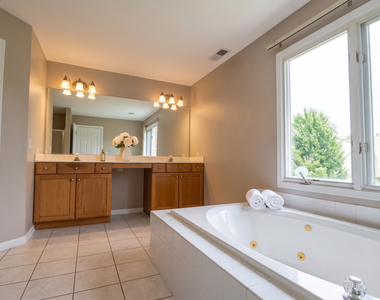 1925 Danube Way - Photo Thumbnail 10