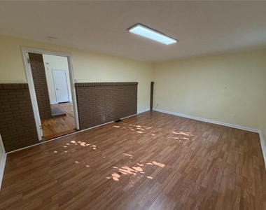 2720 Hollywood Drive - Photo Thumbnail 17