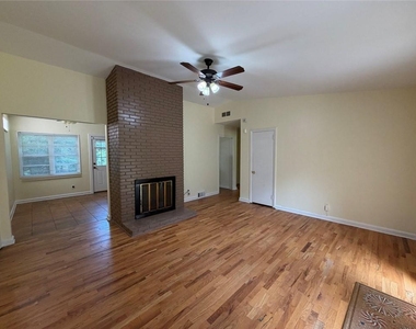 2720 Hollywood Drive - Photo Thumbnail 2