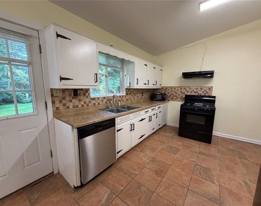 2720 Hollywood Drive - Photo Thumbnail 5