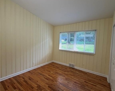 2720 Hollywood Drive - Photo Thumbnail 9