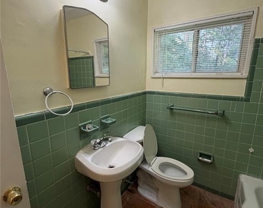 2720 Hollywood Drive - Photo Thumbnail 10