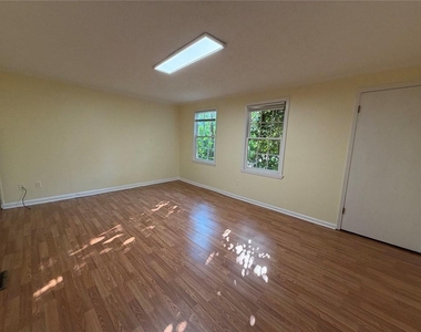 2720 Hollywood Drive - Photo Thumbnail 15