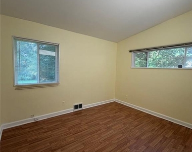 2720 Hollywood Drive - Photo Thumbnail 13