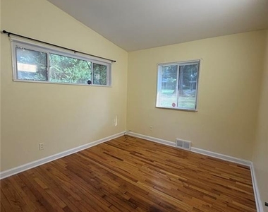 2720 Hollywood Drive - Photo Thumbnail 14