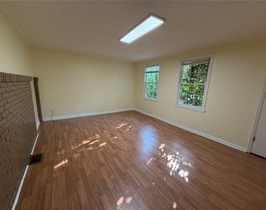 2720 Hollywood Drive - Photo Thumbnail 16