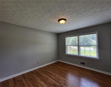 4548 Shallowford Road - Photo Thumbnail 10