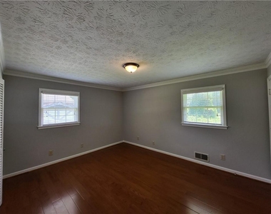 4548 Shallowford Road - Photo Thumbnail 13