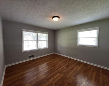 4548 Shallowford Road - Photo Thumbnail 11