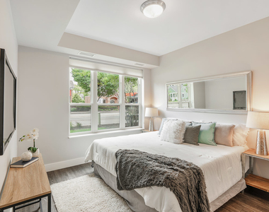 101 W Liberty Street - Photo Thumbnail 6