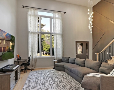 196 Rosedale Court - Photo Thumbnail 3