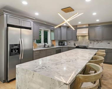 196 Rosedale Court - Photo Thumbnail 7