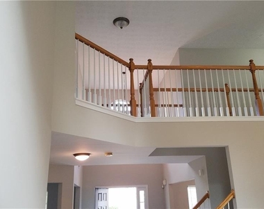 3652 Roxfield Drive - Photo Thumbnail 2