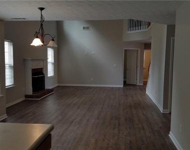 3652 Roxfield Drive - Photo Thumbnail 6