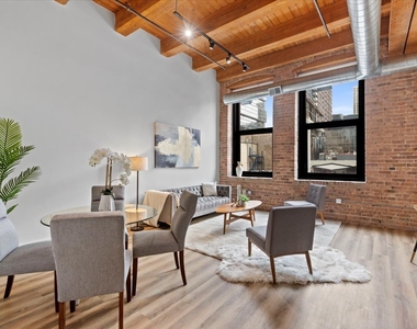 153 W Ohio Street - Photo Thumbnail 3