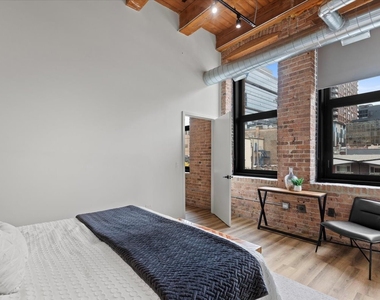 153 W Ohio Street - Photo Thumbnail 5