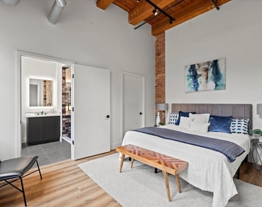153 W Ohio Street - Photo Thumbnail 4