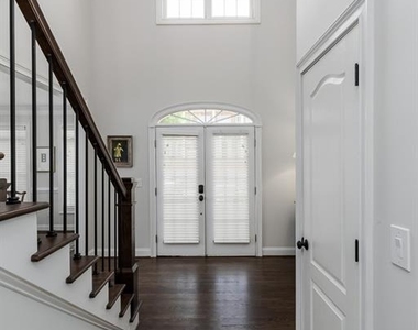 2537 Oglethorpe Circle Ne - Photo Thumbnail 2