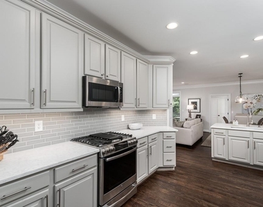 2537 Oglethorpe Circle Ne - Photo Thumbnail 11