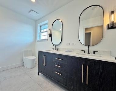 2427 W Grenshaw Street - Photo Thumbnail 15