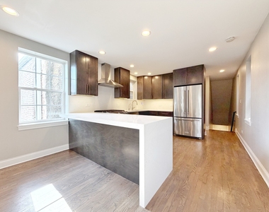 2427 W Grenshaw Street - Photo Thumbnail 3