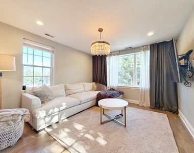 2427 W Grenshaw Street - Photo Thumbnail 27