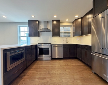 2427 W Grenshaw Street - Photo Thumbnail 29