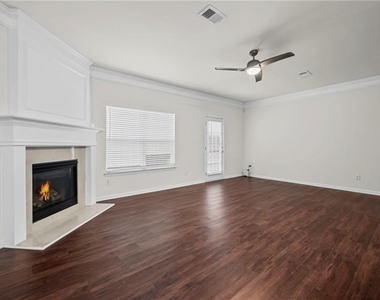 5662 Lawley Drive - Photo Thumbnail 4