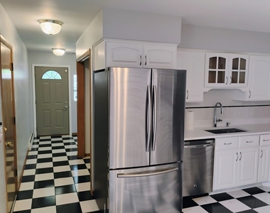 904 S Edward Street - Photo Thumbnail 1