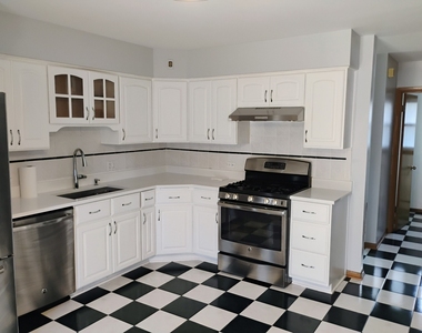 904 S Edward Street - Photo Thumbnail 3
