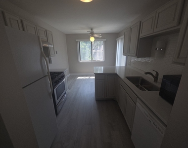299 Pembridge Lane - Photo Thumbnail 7