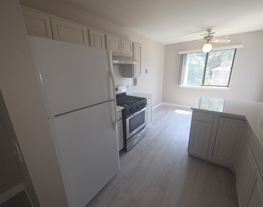 299 Pembridge Lane - Photo Thumbnail 2