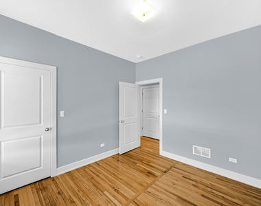 6022 S Eberhart Avenue - Photo Thumbnail 17