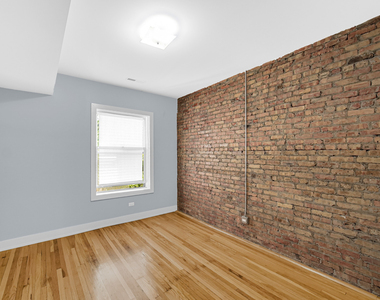 6022 S Eberhart Avenue - Photo Thumbnail 4