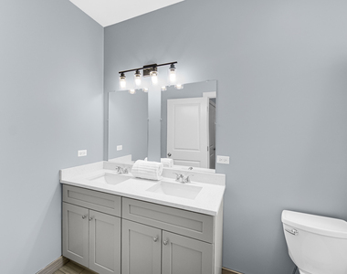 6022 S Eberhart Avenue - Photo Thumbnail 12