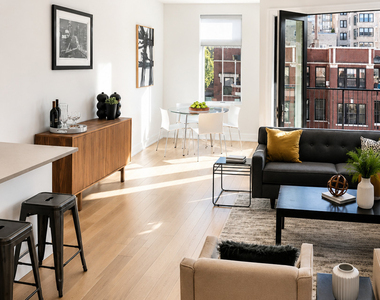 434 W Melrose Street - Photo Thumbnail 3