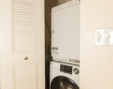 222 E Pearson Street - Photo Thumbnail 10