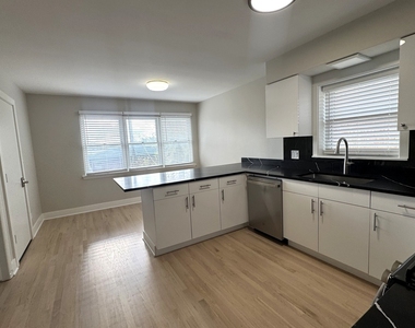 1215 Balmoral Avenue - Photo Thumbnail 5