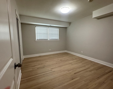 1215 Balmoral Avenue - Photo Thumbnail 10