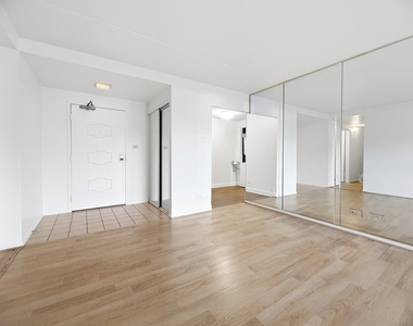 6340 Americana Drive - Photo Thumbnail 15