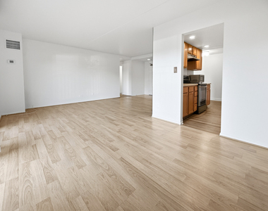 6340 Americana Drive - Photo Thumbnail 8