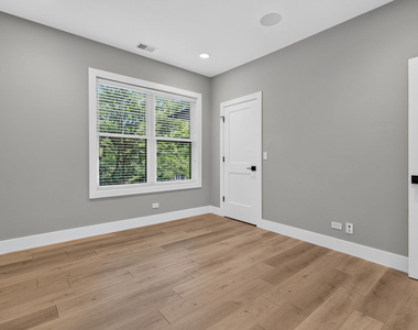 240 S Brainard Avenue - Photo Thumbnail 15