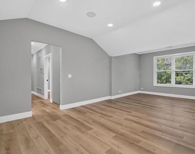 240 S Brainard Avenue - Photo Thumbnail 13