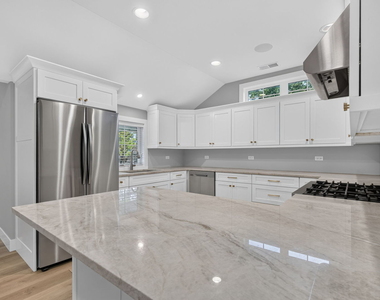 240 S Brainard Avenue - Photo Thumbnail 8