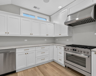 240 S Brainard Avenue - Photo Thumbnail 7