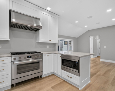 240 S Brainard Avenue - Photo Thumbnail 4