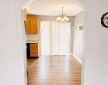 17 California Avenue - Photo Thumbnail 4