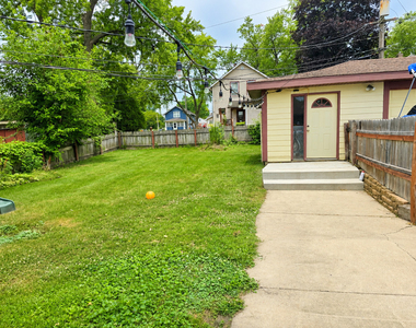 17 California Avenue - Photo Thumbnail 9