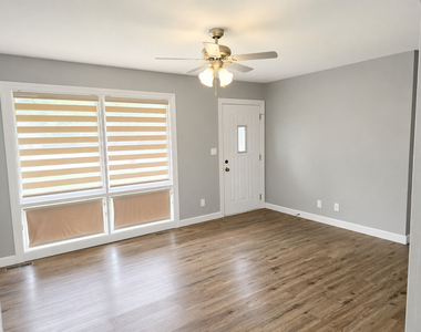 17 California Avenue - Photo Thumbnail 2
