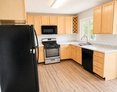 17 California Avenue - Photo Thumbnail 6
